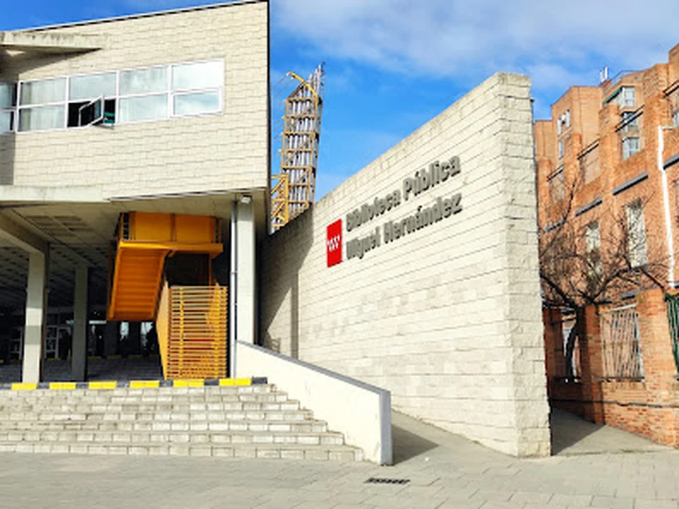 Biblioteca Pública Miguel Hernández