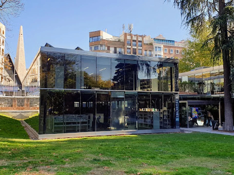 Biblioteca Pública Municipal Eugenio Trías - Casa de Fieras de El Retiro