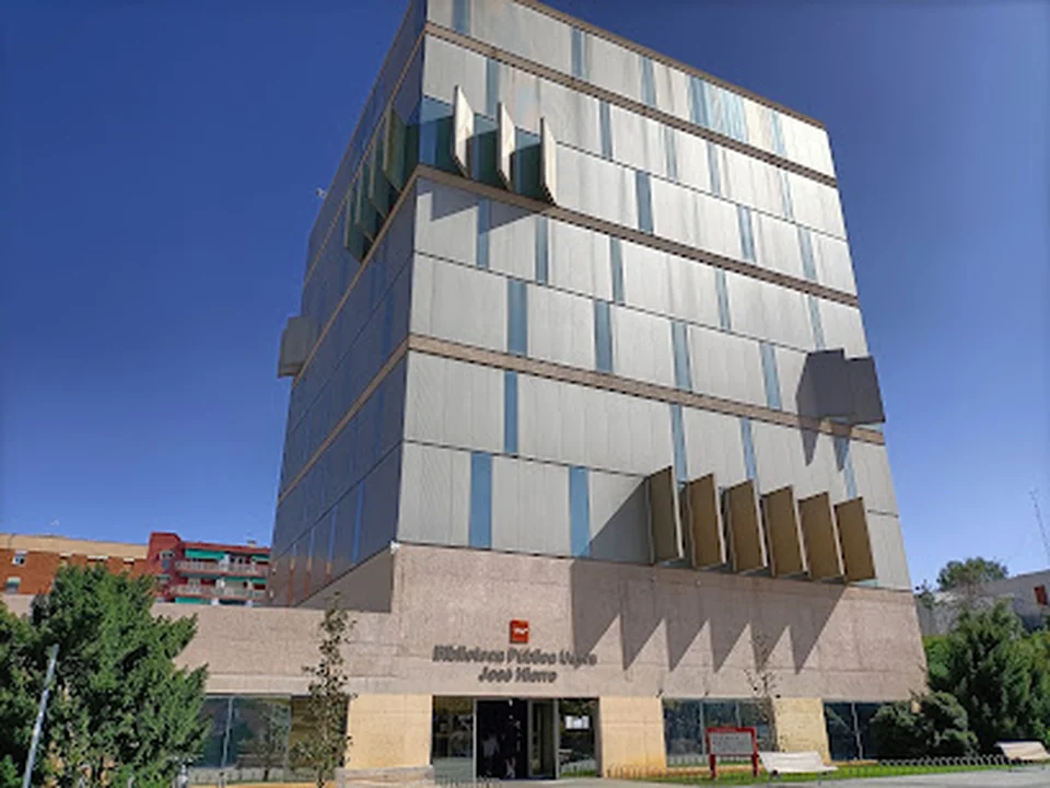 Biblioteca Pública Usera José Hierro