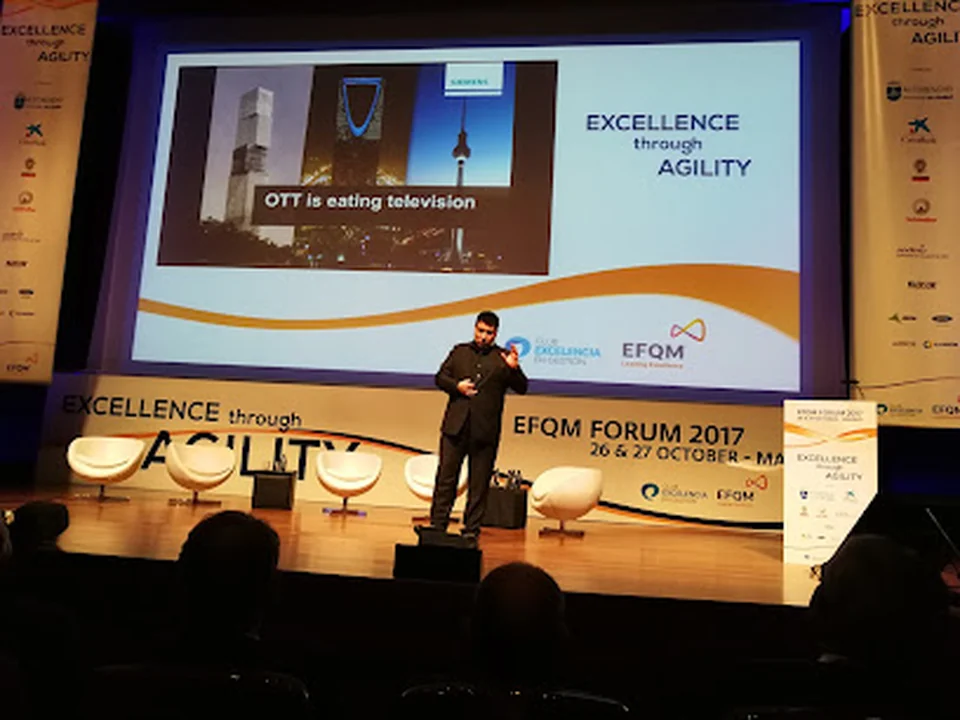 Edificio Nouvel / Auditorio 400