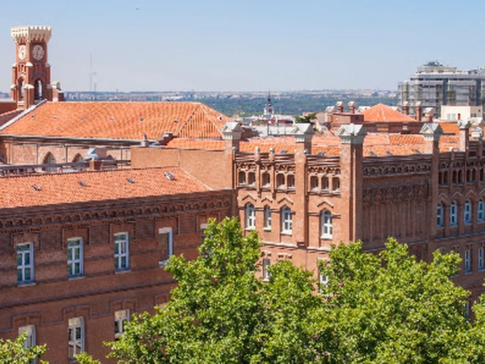 Universidad Pontificia Comillas: Facultad de Ciencias Económicas y Empresariales y Facultad de Derecho (ICADE), Madrid