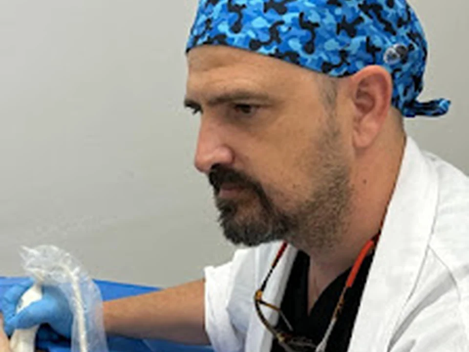 Miguel García Bellón, Especialista en tratamiento del dolor y en neurofisiologia, Madrid