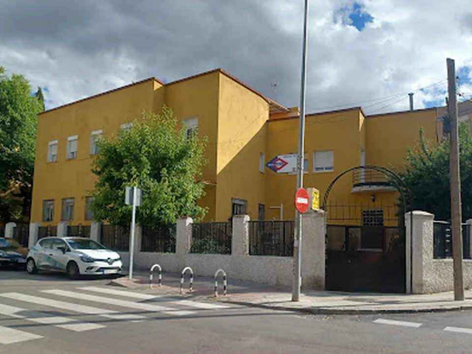 Residencia 3ª Edad Sagrada Familia, Madrid