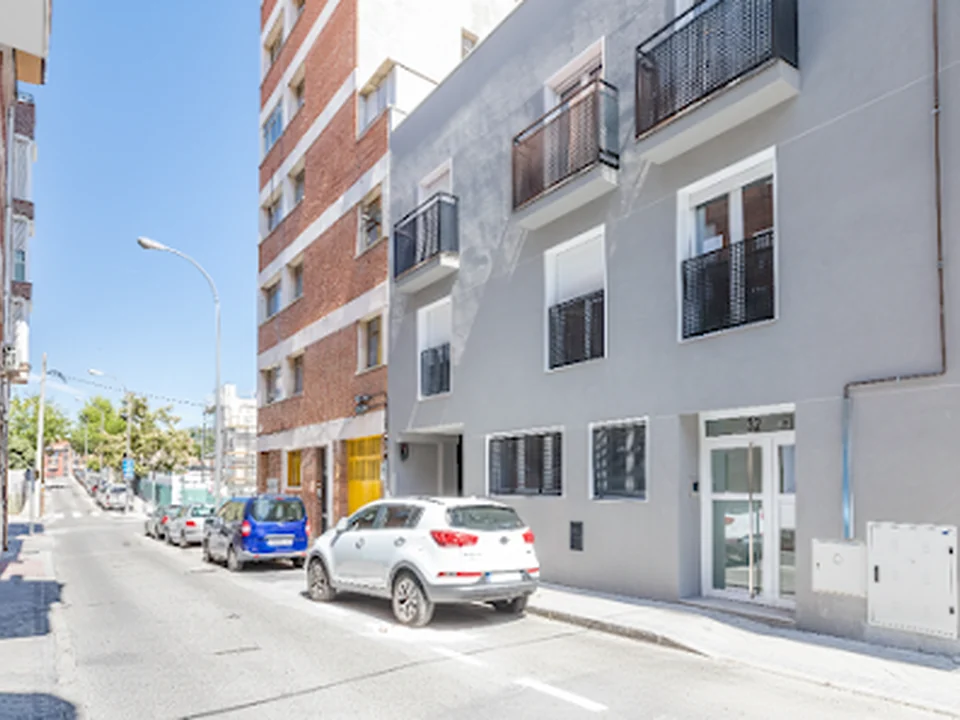 AYZ Villegas - Auto check-in property, Madrid
