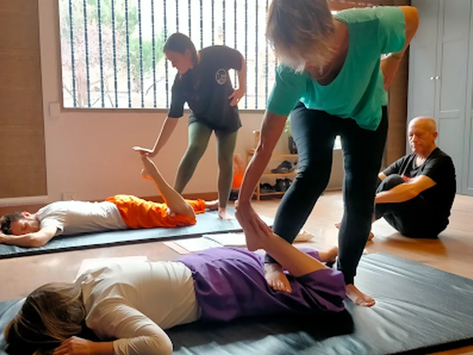 RAK SAENG - Escuela y Centro de Masaje Tailandés en Madrid