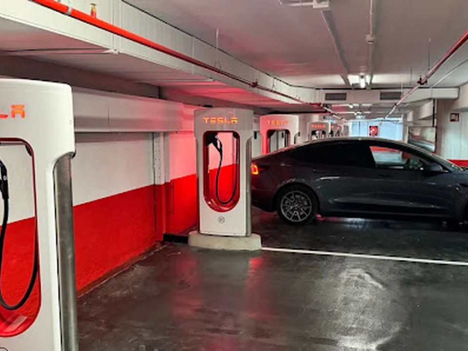 Tesla Supercharger, Madrid