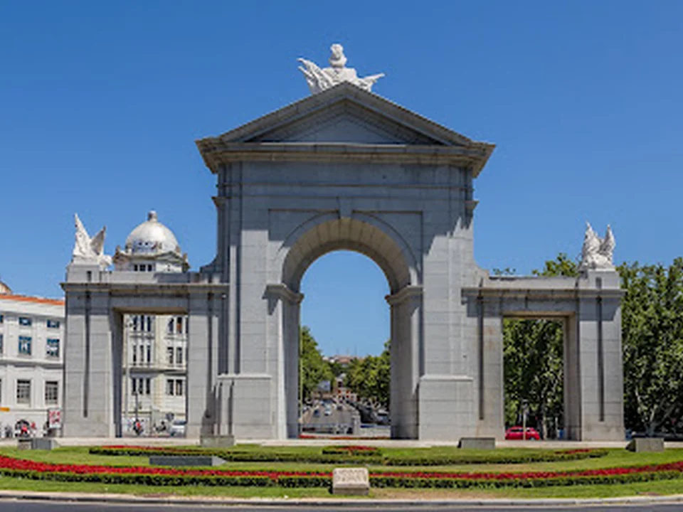 Puerta de San Vicente, Madrid
