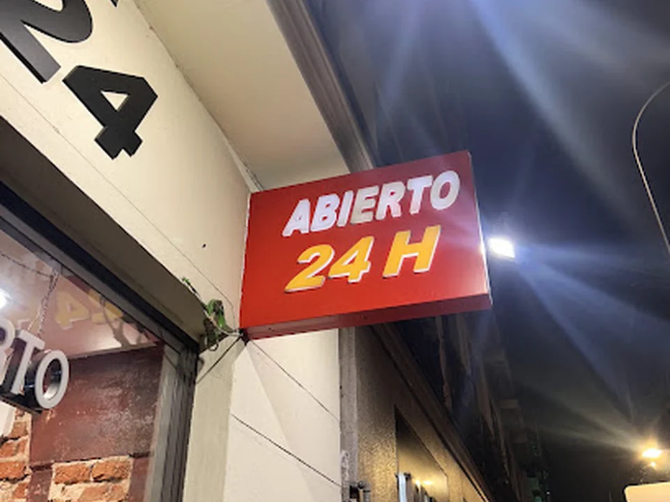 Tiendas 7x24 Glorieta de Bilbao, Madrid