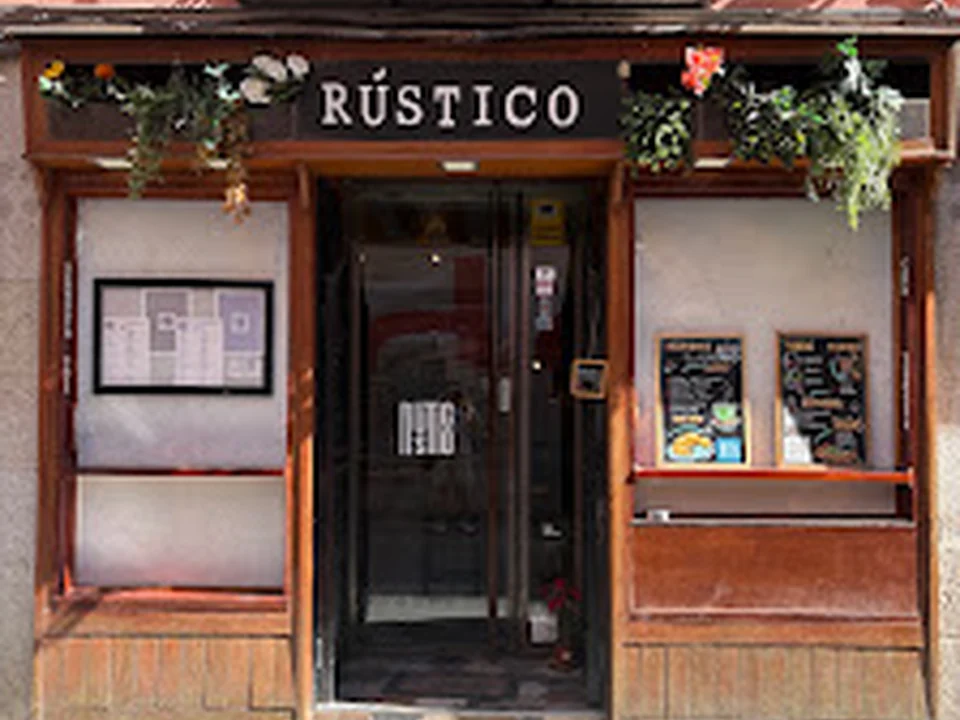 Rustico Madrid - Bar de vinos, café de especialidad y focacceria