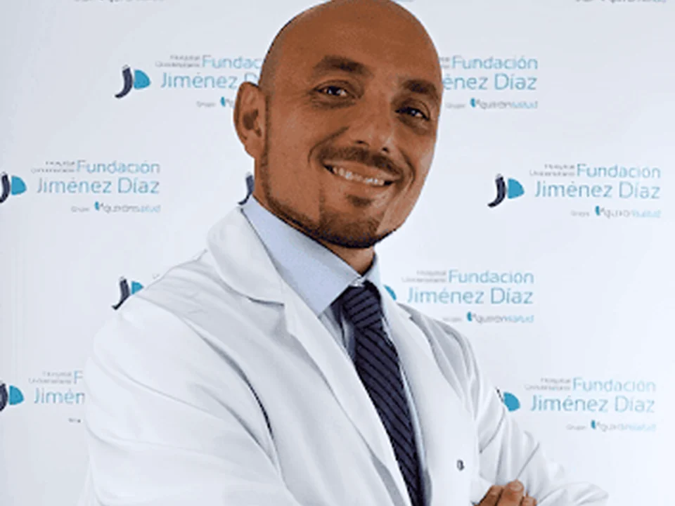 Dr. Raúl Parrón Cambero – Traumatólogo especialista en cadera, Madrid