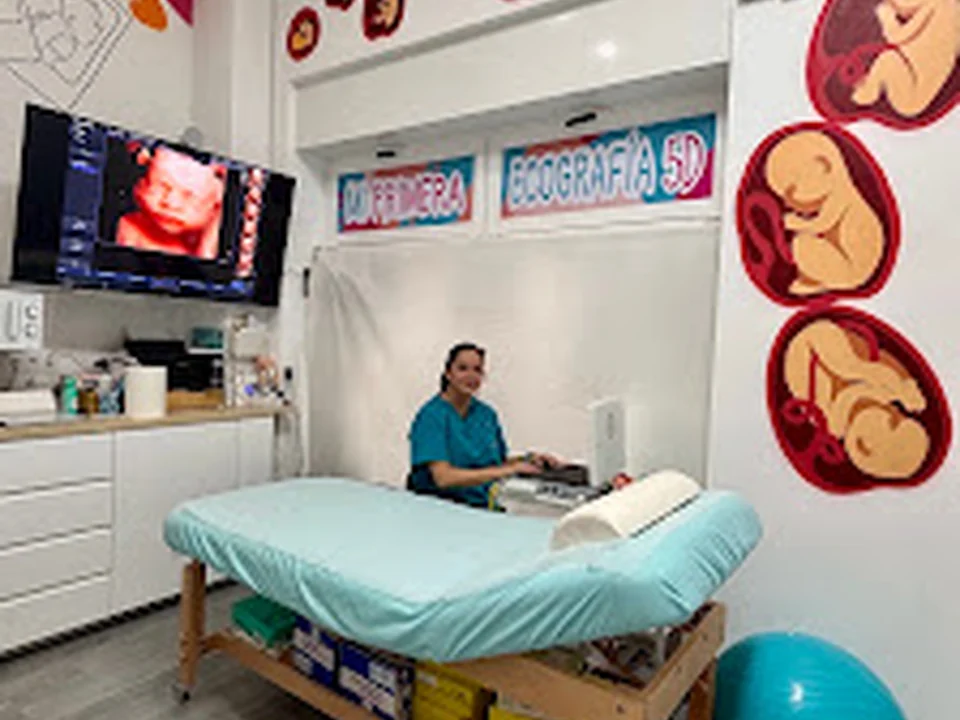 Ecografía 5d/8k hiperrealismo y puesta de pendientes Madrid. Asesora sueño infantil - Mi primera Ecografía 5D
