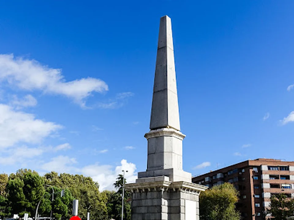 Obeliscos - Pirámides, Madrid