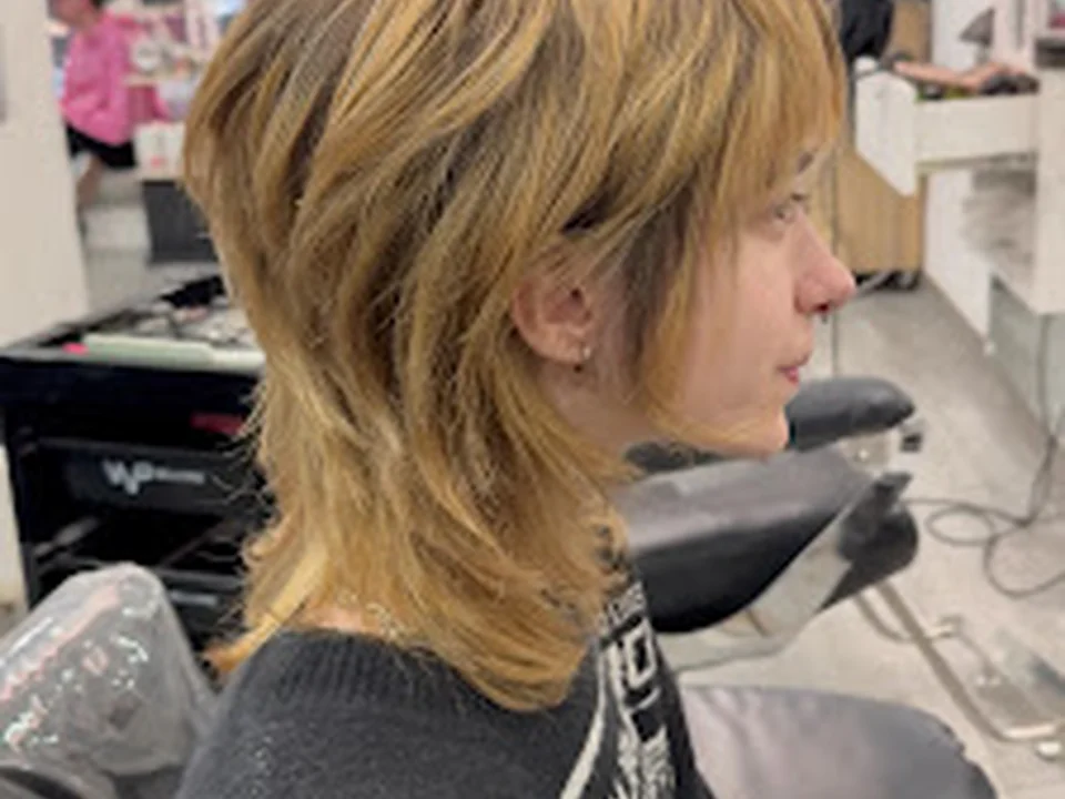 HAIRONE Salon de Peluquería Y Barbería一亚洲美发沙龙, Madrid
