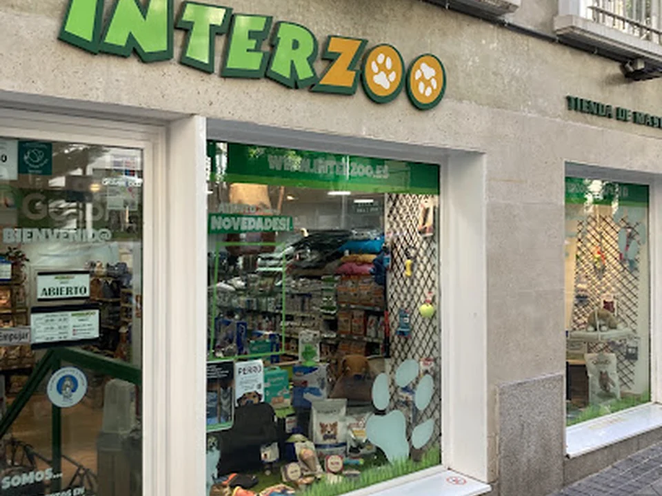 Interzoo Viriato | Consulta veterinaria - Peluquería canina y felina - Tienda de alimentación y salud para mascotas, Madrid