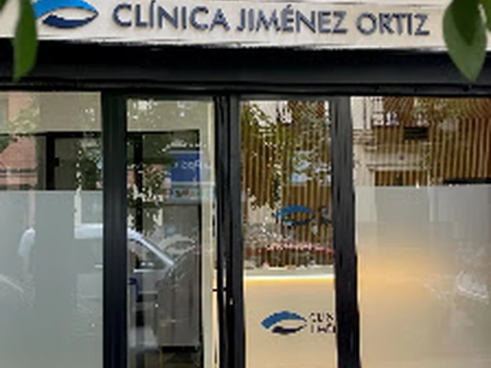 Clínica Jiménez Ortiz | Blefaroplastia y cirugía de bolsas en Madrid